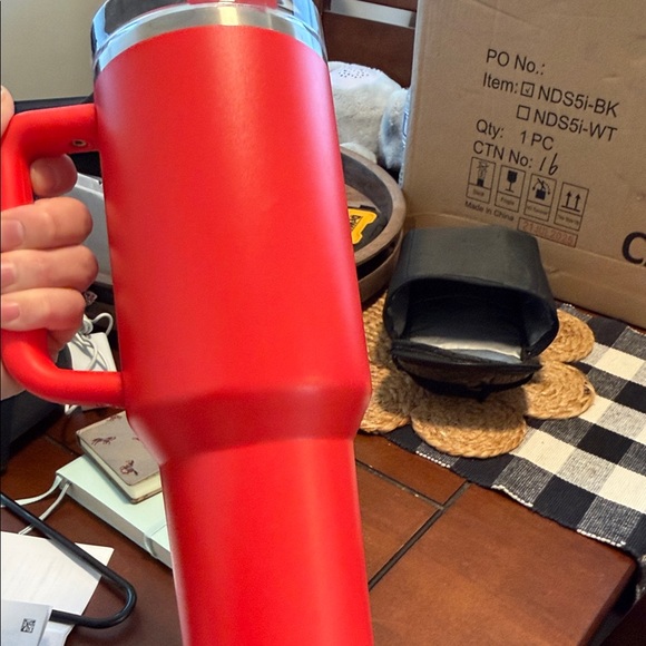 Stanley Red Insulated Tumbler - Picture 4 of 6